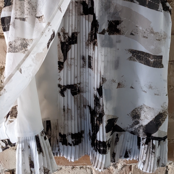 Calvin Klein blouse - Picture 6 of 7